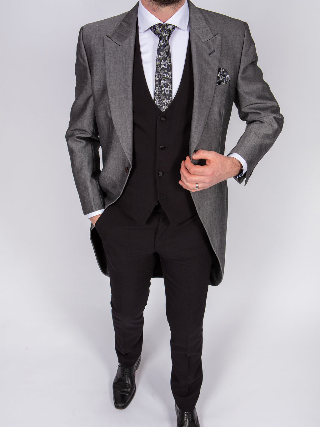 silver-grey-tailcoat-outfit-hire